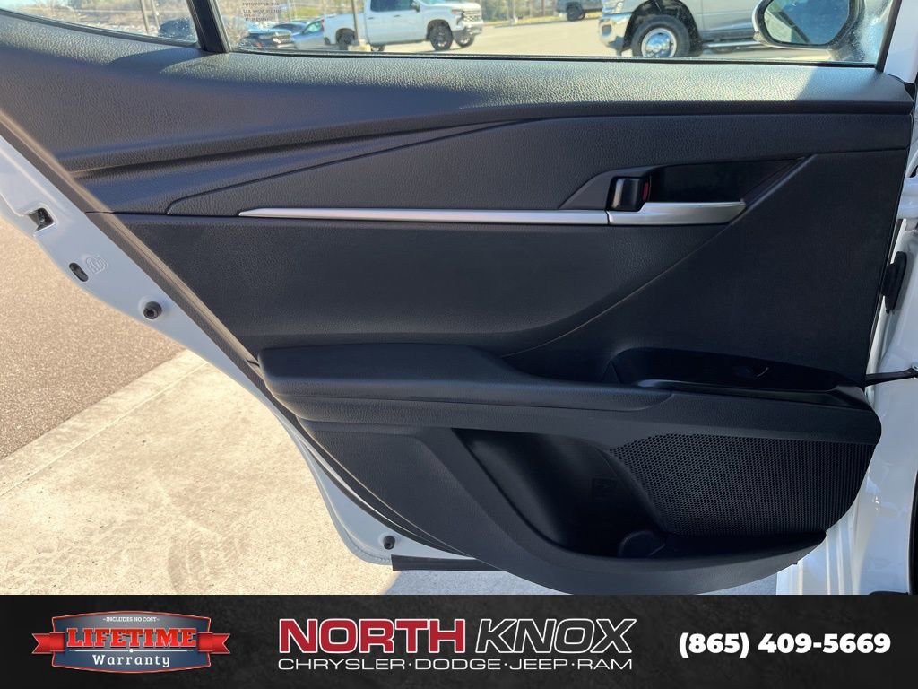 Used 2025 Toyota Camry SE image 14
