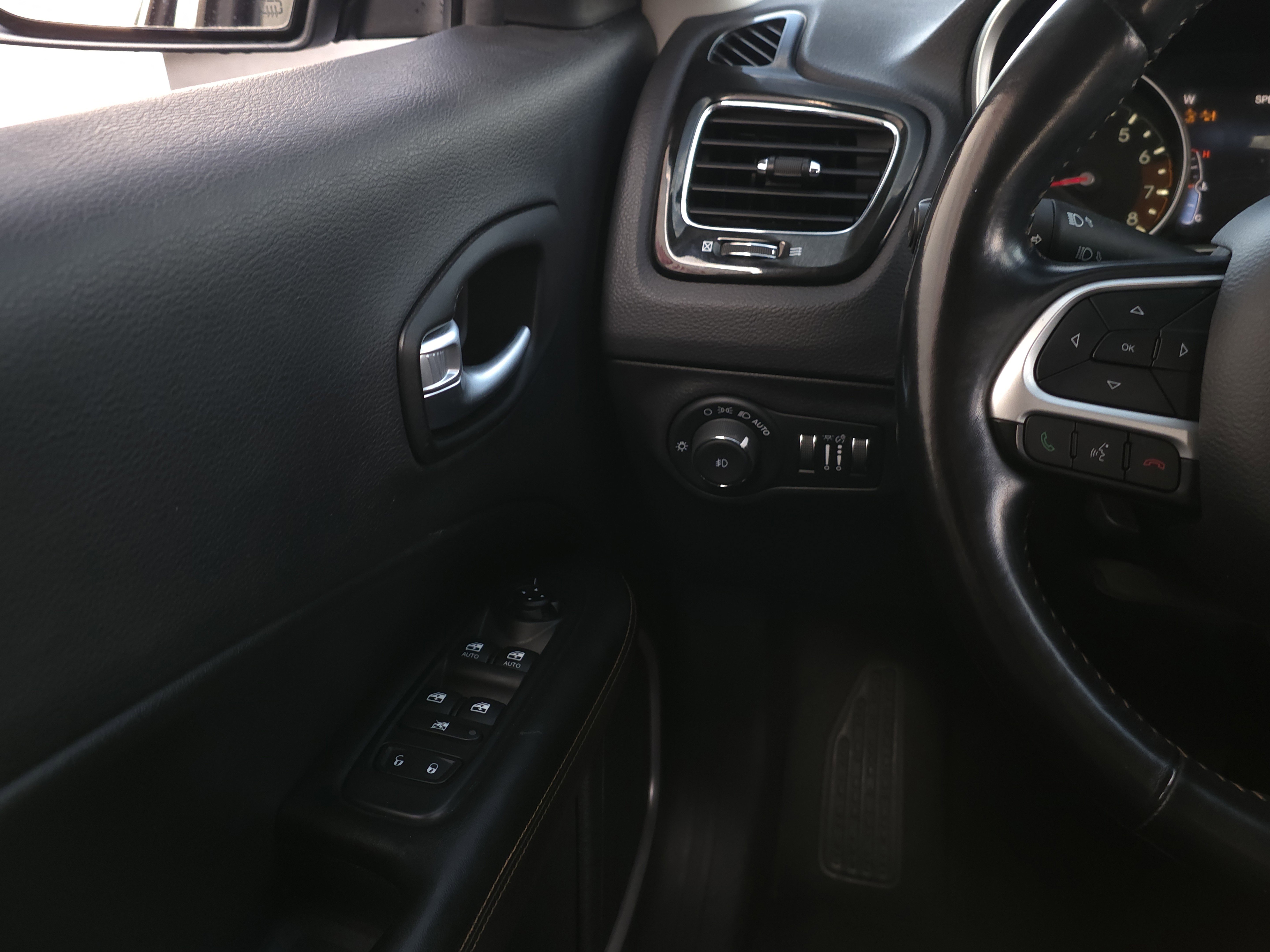 Used 2021 Jeep Compass Limited image 22