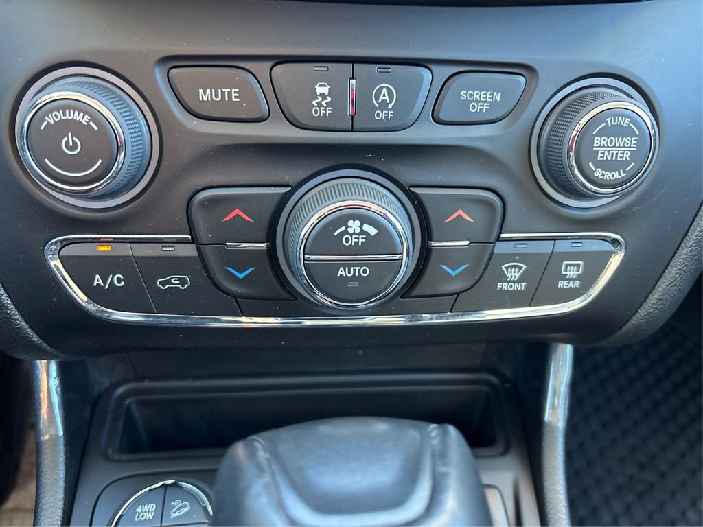 Used 2022 Jeep Cherokee Trailhawk w/ Premium Leather Package image 31