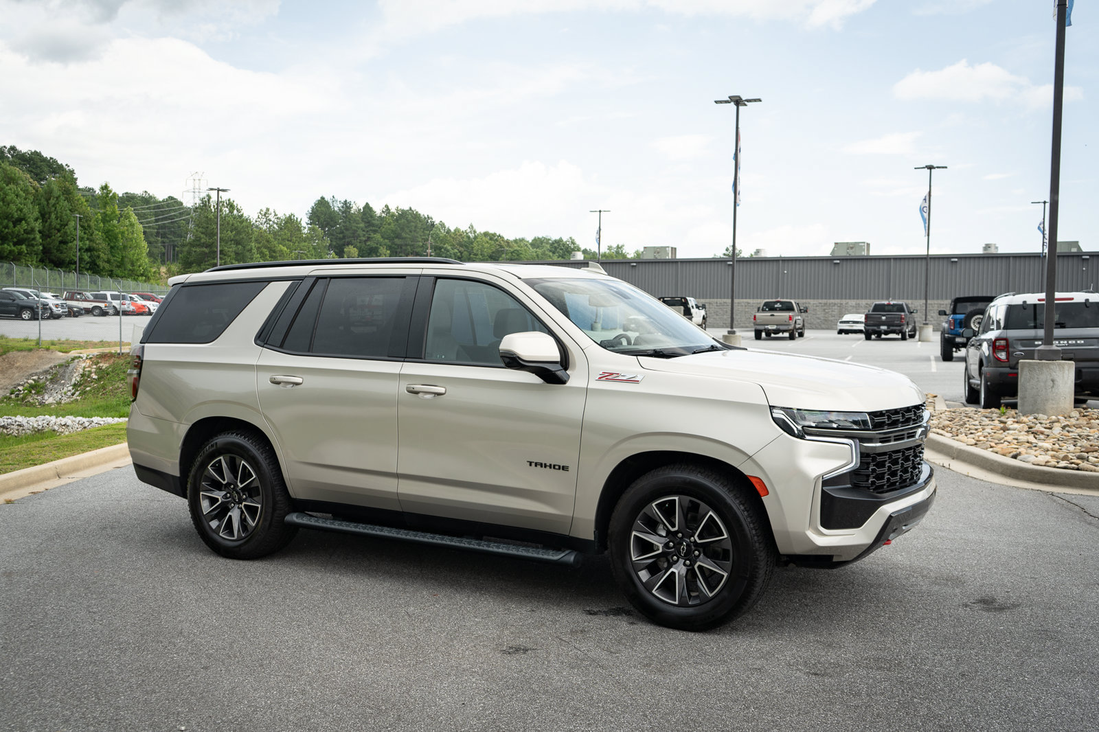 Used 2021 Chevrolet Tahoe Z71 w/ Z71 Off-Road Package AWD/4WD image 12