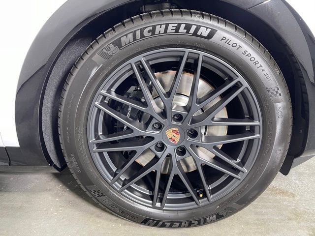 New 2026 Porsche Cayenne GTS image 17