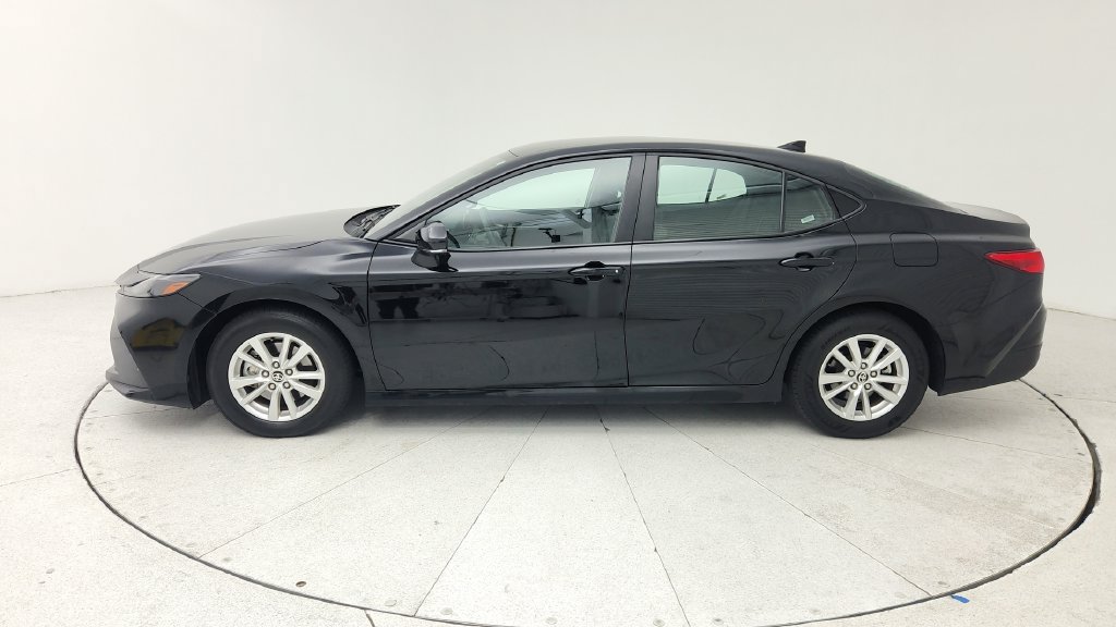 Used 2025 Toyota Camry LE FWD image 4