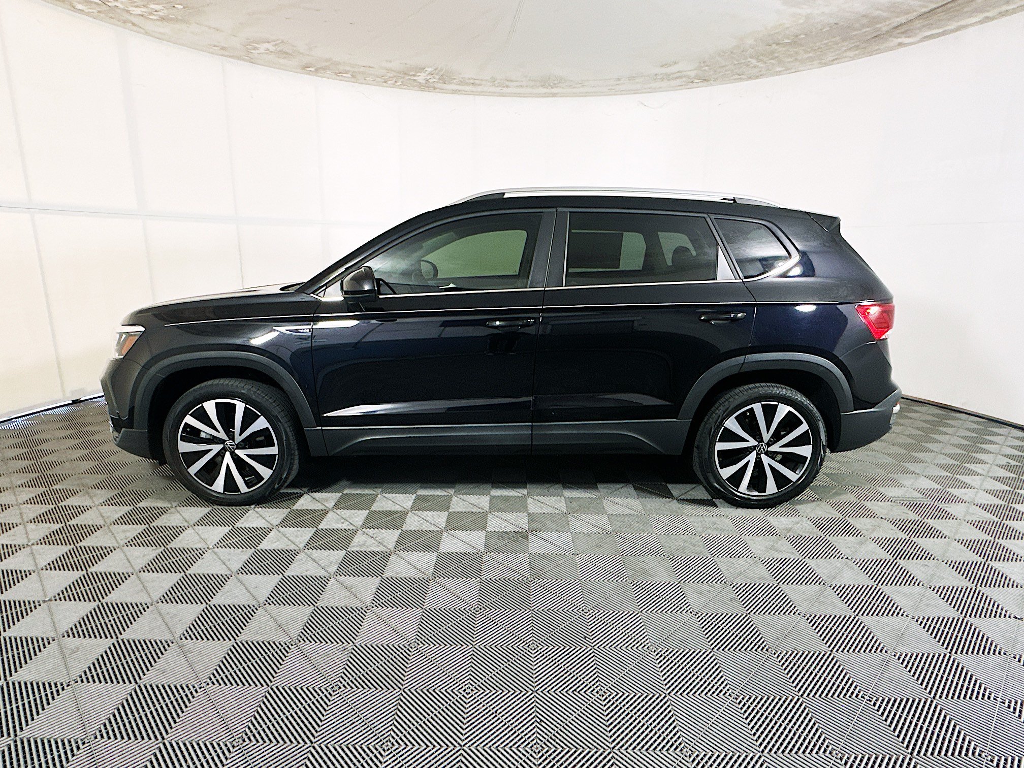 Used 2022 Volkswagen Taos SE FWD image 6
