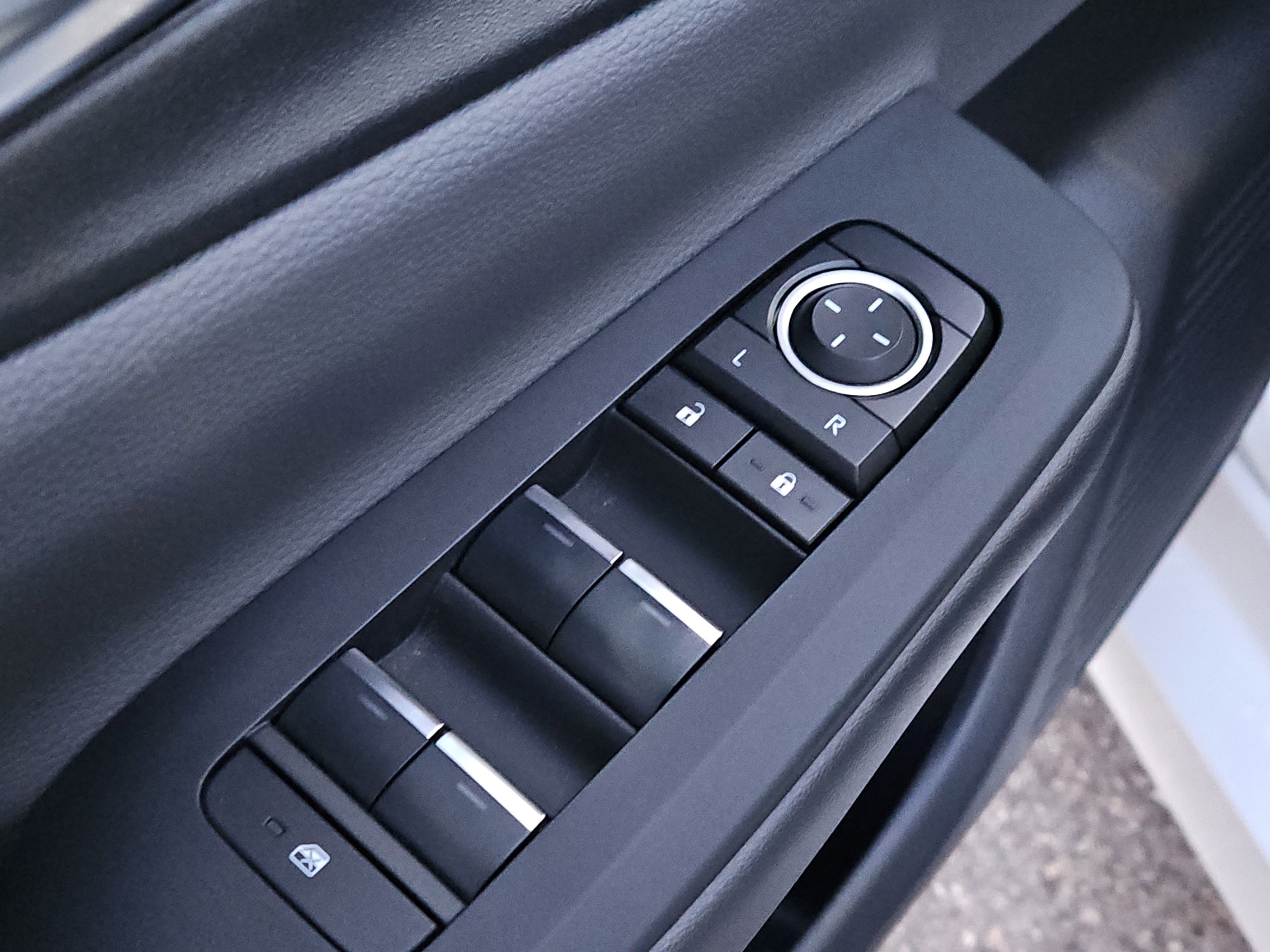 Used 2024 Toyota Prius XLE image 28