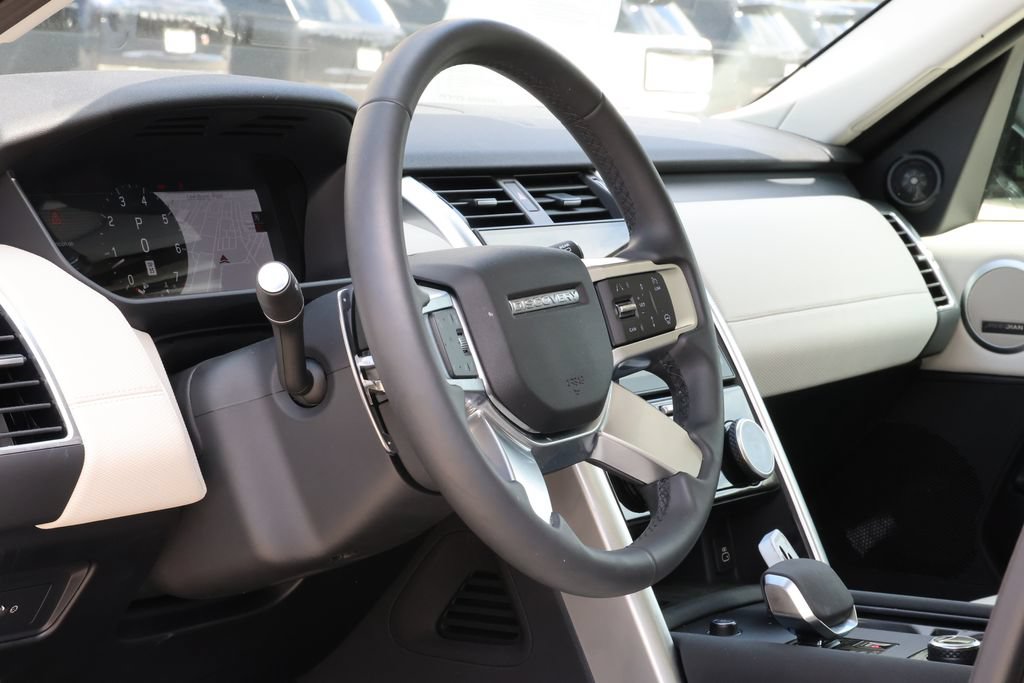 Certified 2025 Land Rover Discovery Dynamic SE AWD/4WD image 11