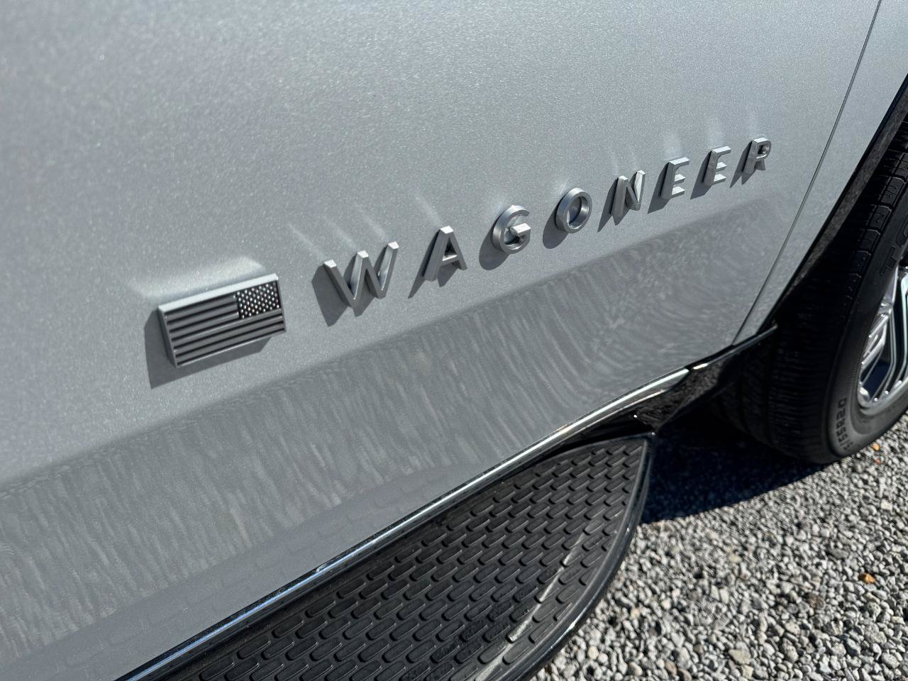 Used 2024 Jeep Wagoneer L Series II RWD image 9