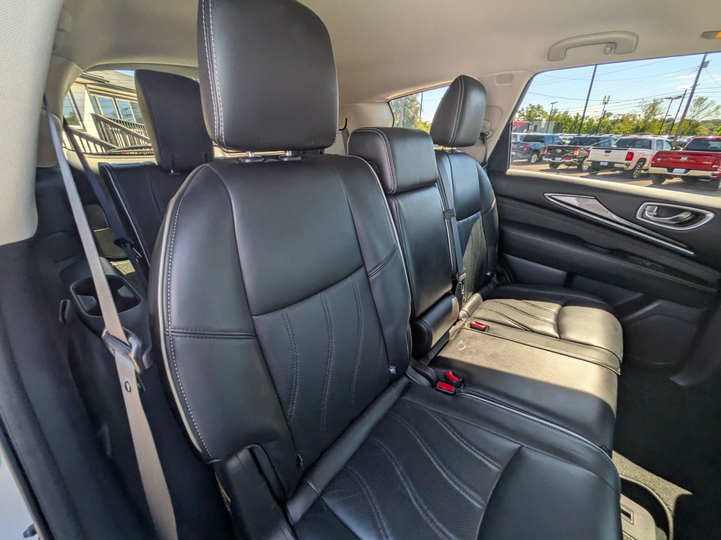 Used 2016 INFINITI QX60 Luxe w/ Premium Plus Package AWD/4WD image 39