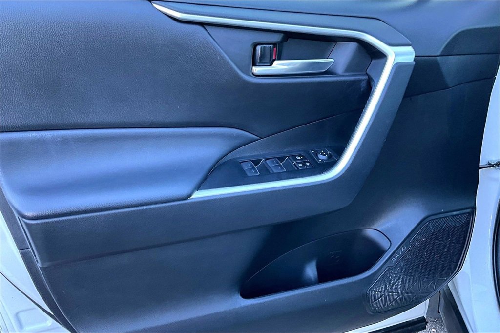 Used 2022 Toyota RAV4 XLE image 21