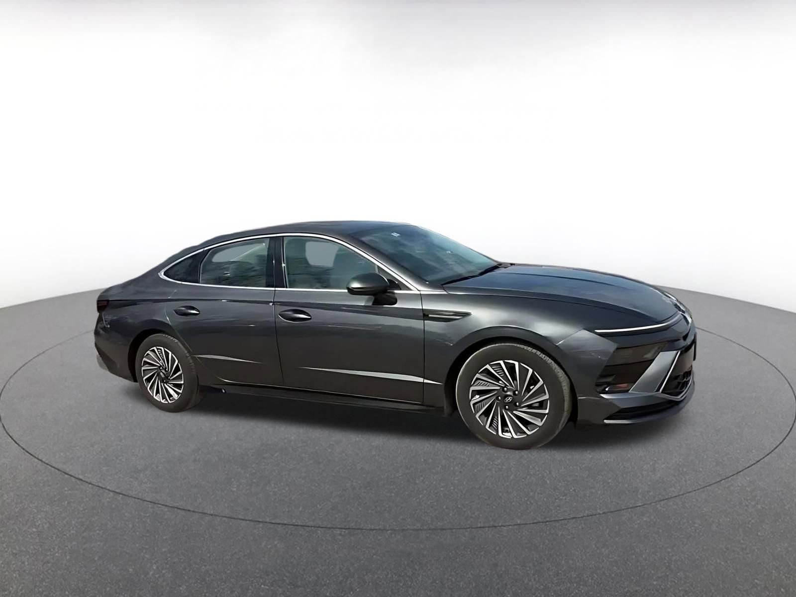 Used 2025 Hyundai Sonata SEL FWD image 2