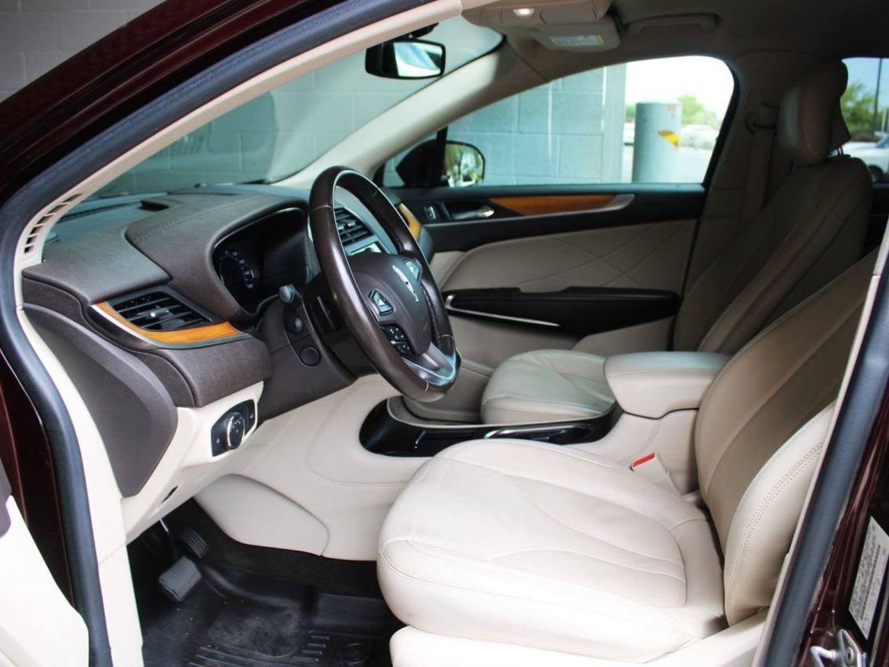 Used 2019 Lincoln MKC Select w/ Select Plus Package FWD image 9