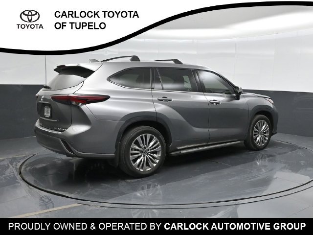 Used 2025 Toyota Highlander Platinum AWD/4WD image 3