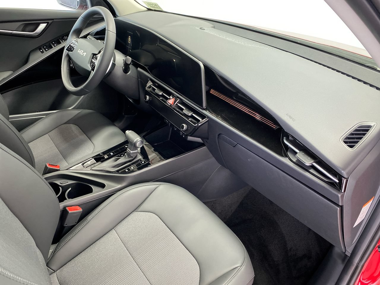 New 2026 Kia Niro EX FWD image 29