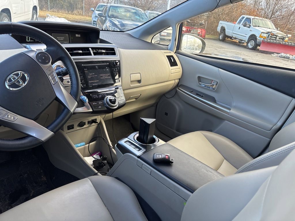Used 2017 Toyota Prius V Five image 9
