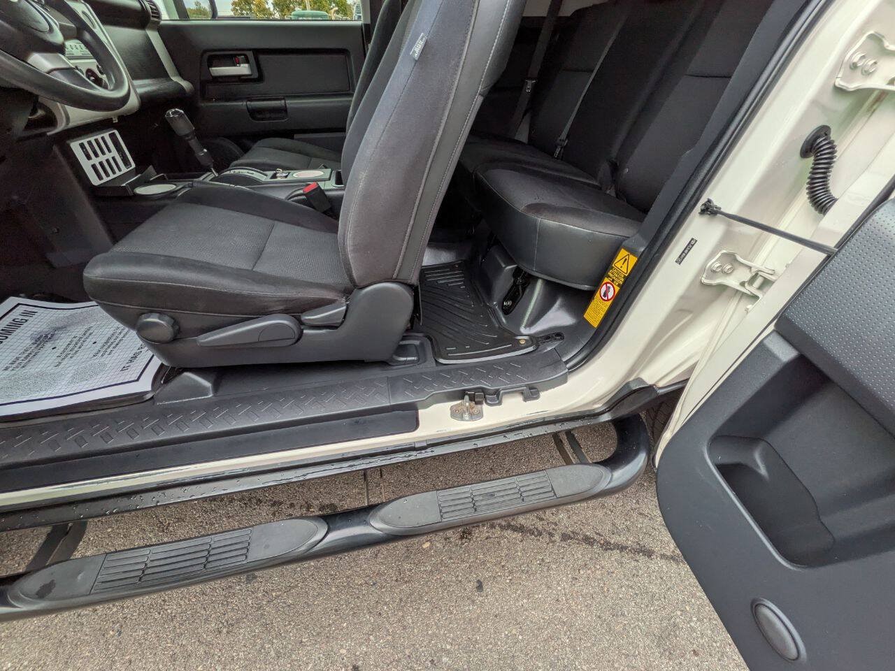 Used 2014 Toyota FJ Cruiser 2WD w/ Convenience Package image 21
