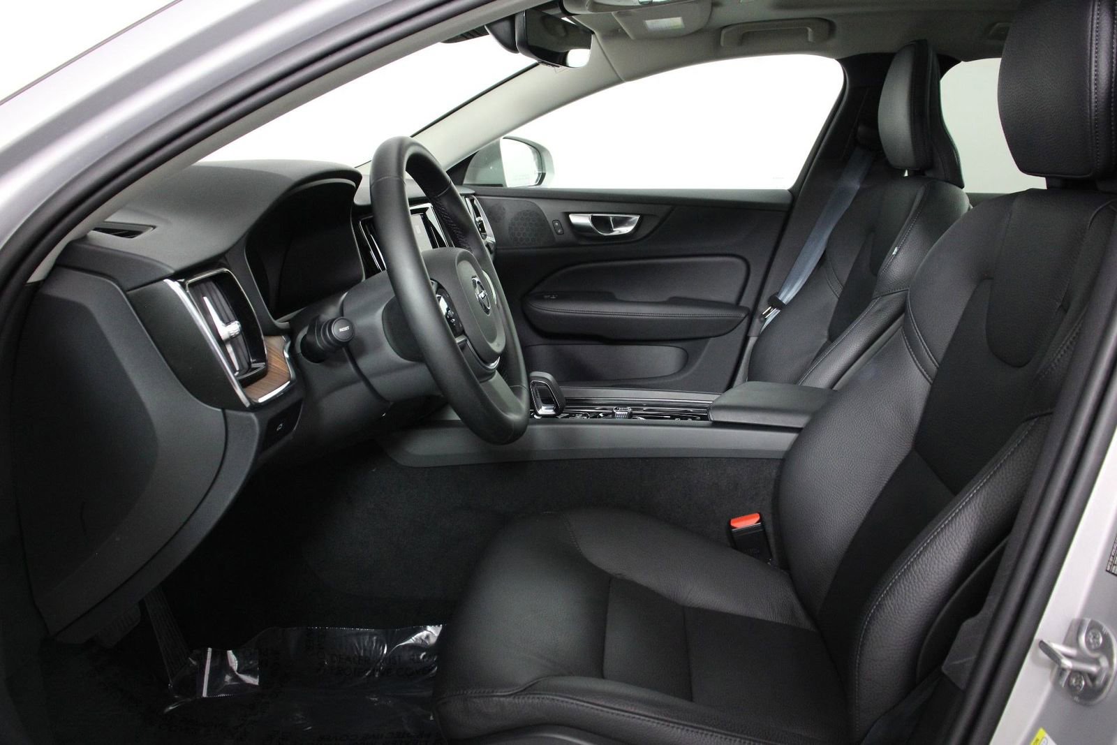 Used 2025 Volvo V60 B5 Cross Country Plus image 31