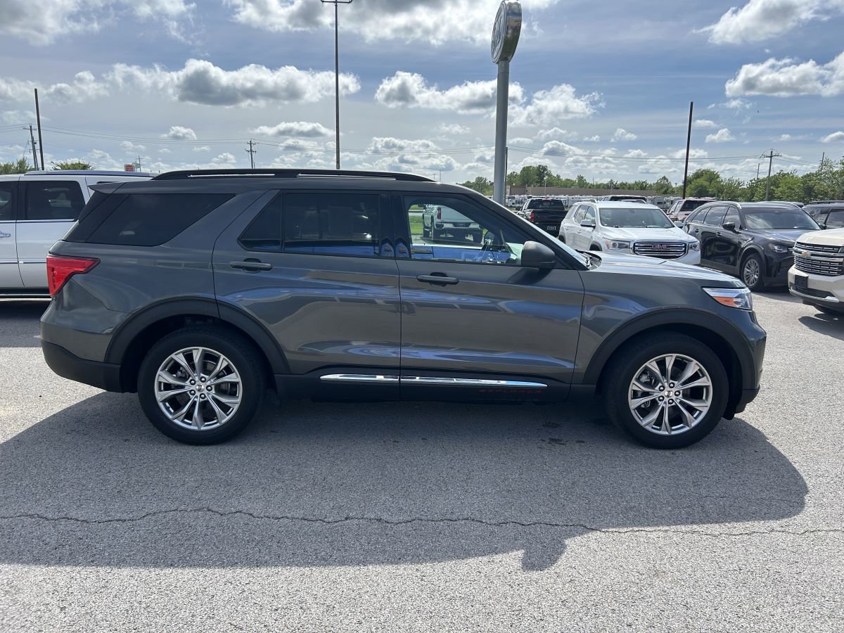 Used 2020 Ford Explorer XLT w/ Equipment Group 202A AWD/4WD image 3