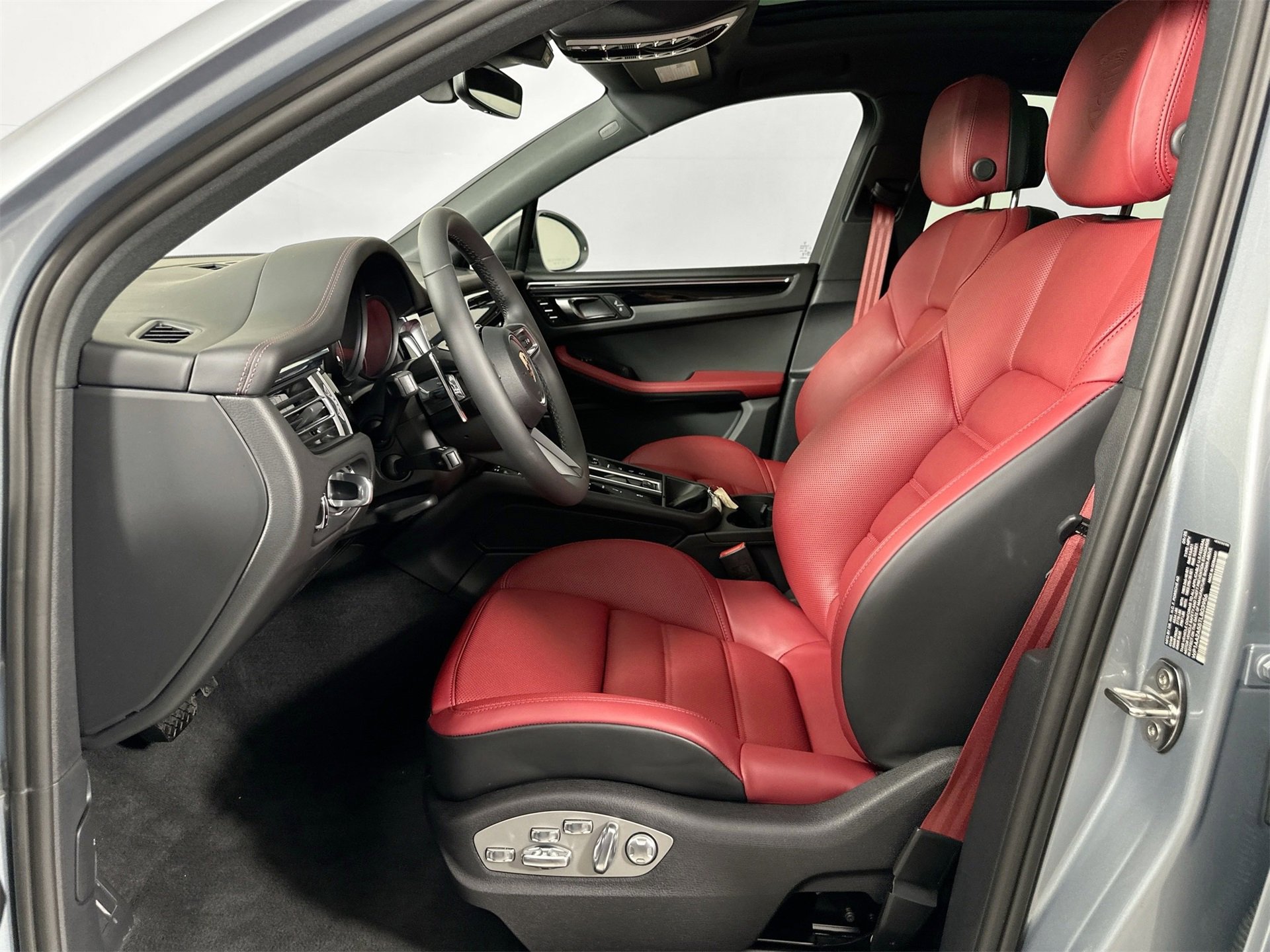 New 2026 Porsche Macan image 5