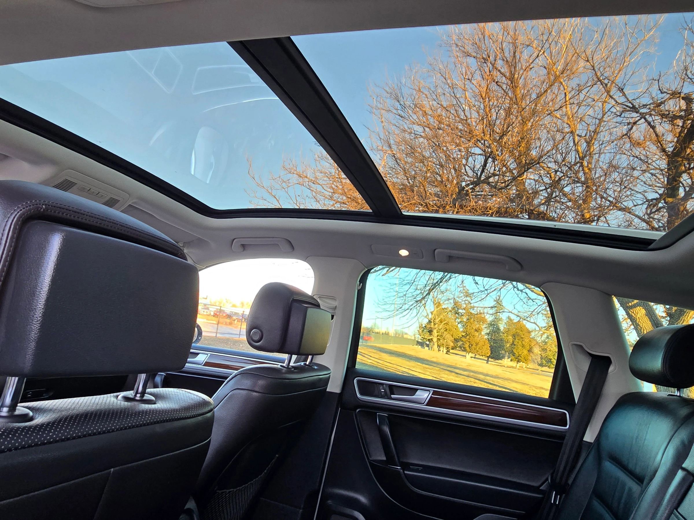 Used 2016 Volkswagen Touareg VR6 image 50