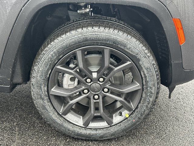 New 2025 Jeep Grand Cherokee Limited w/ Trailer Tow Package image 13
