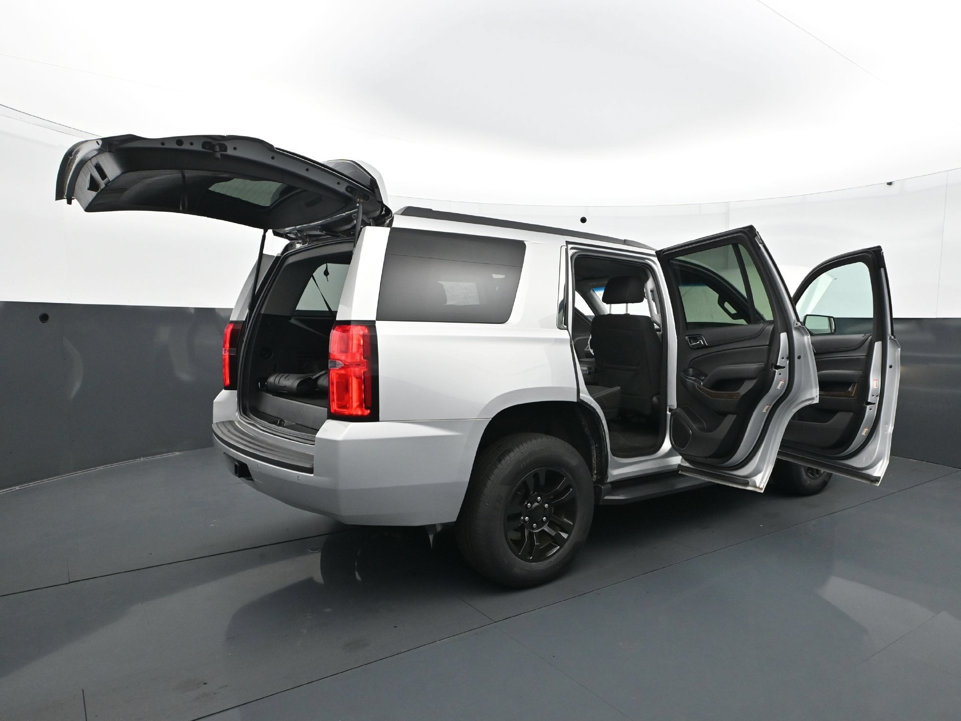Used 2019 Chevrolet Tahoe LS AWD/4WD image 35