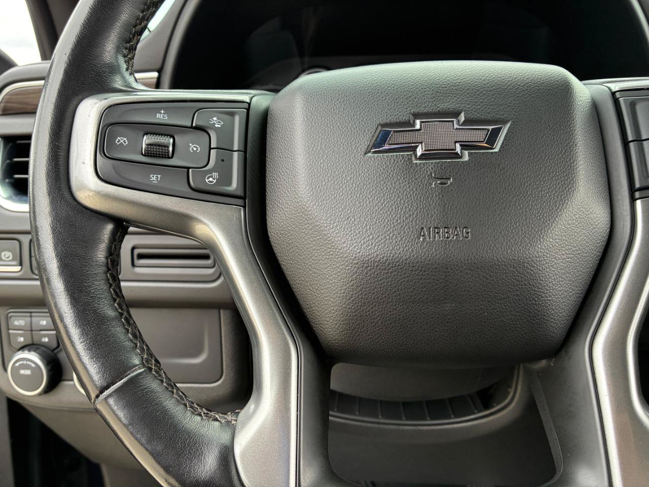 Used 2021 Chevrolet Tahoe Z71 w/ Luxury Package AWD/4WD image 25