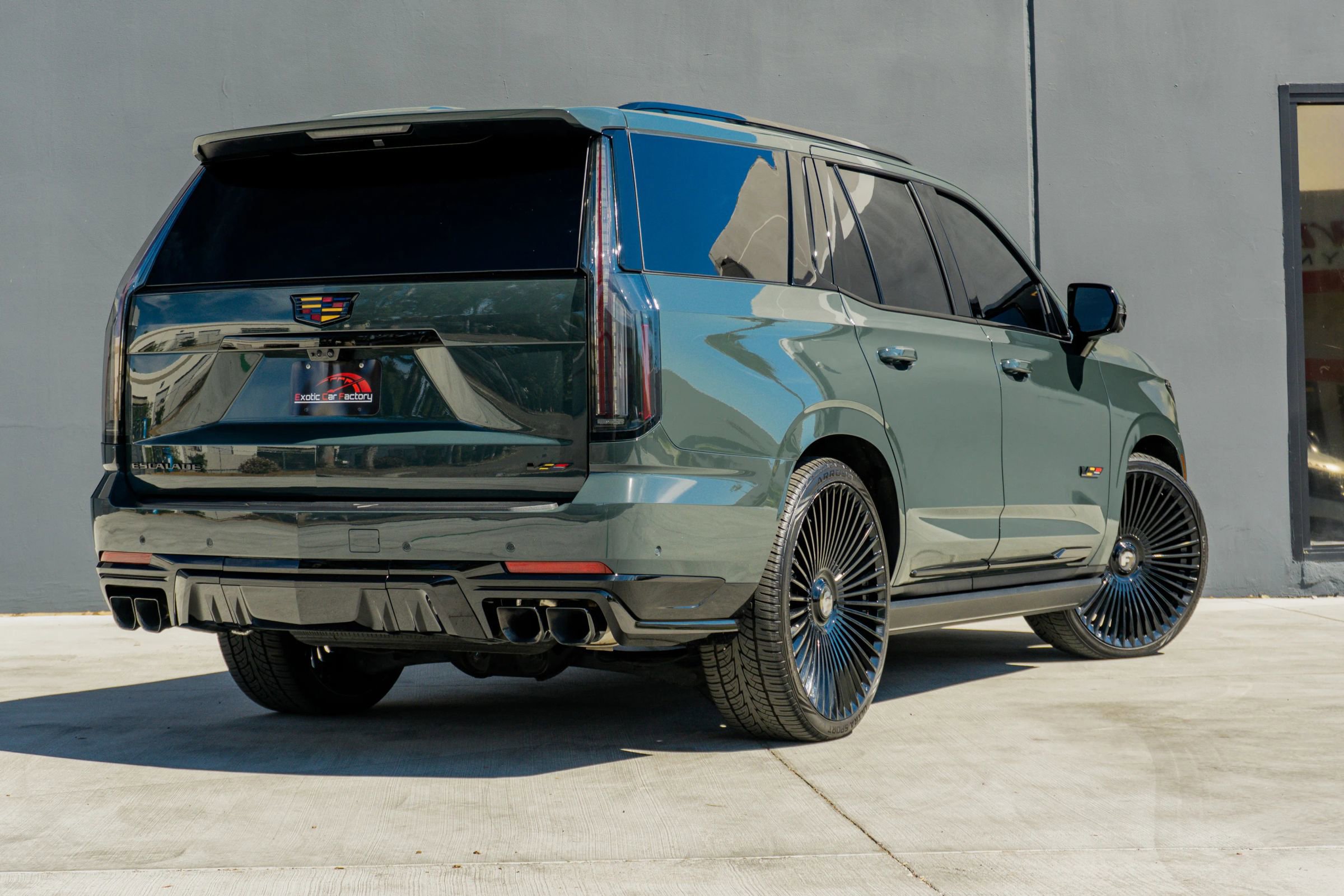 Used 2025 Cadillac Escalade V w/ LPO, ONYX Package AWD/4WD image 7