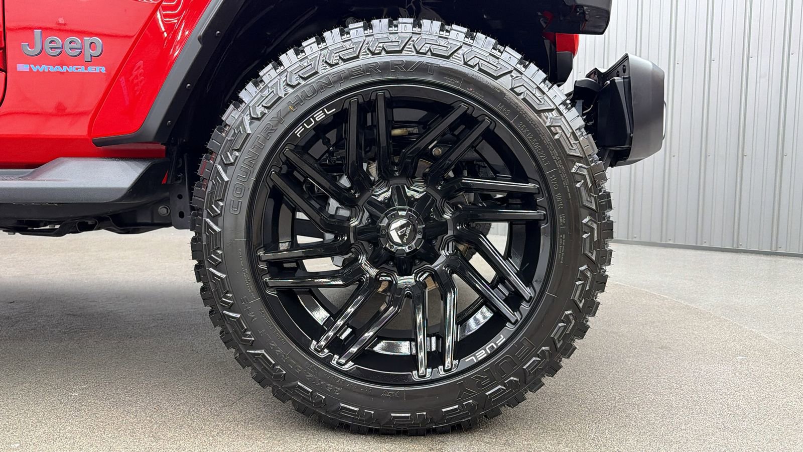Used 2025 Jeep Wrangler Unlimited Sahara AWD/4WD image 10