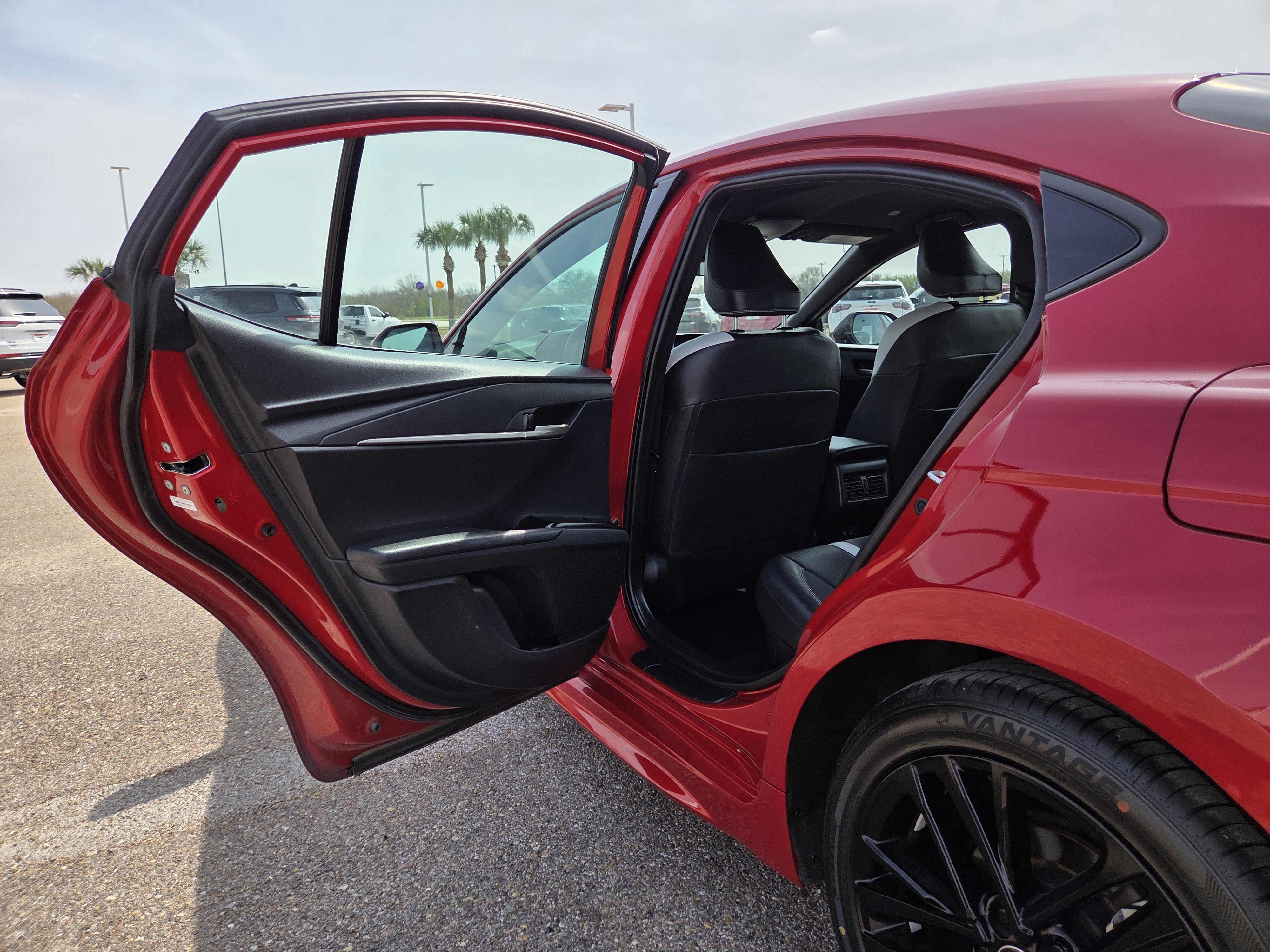 Used 2025 Toyota Camry SE image 13