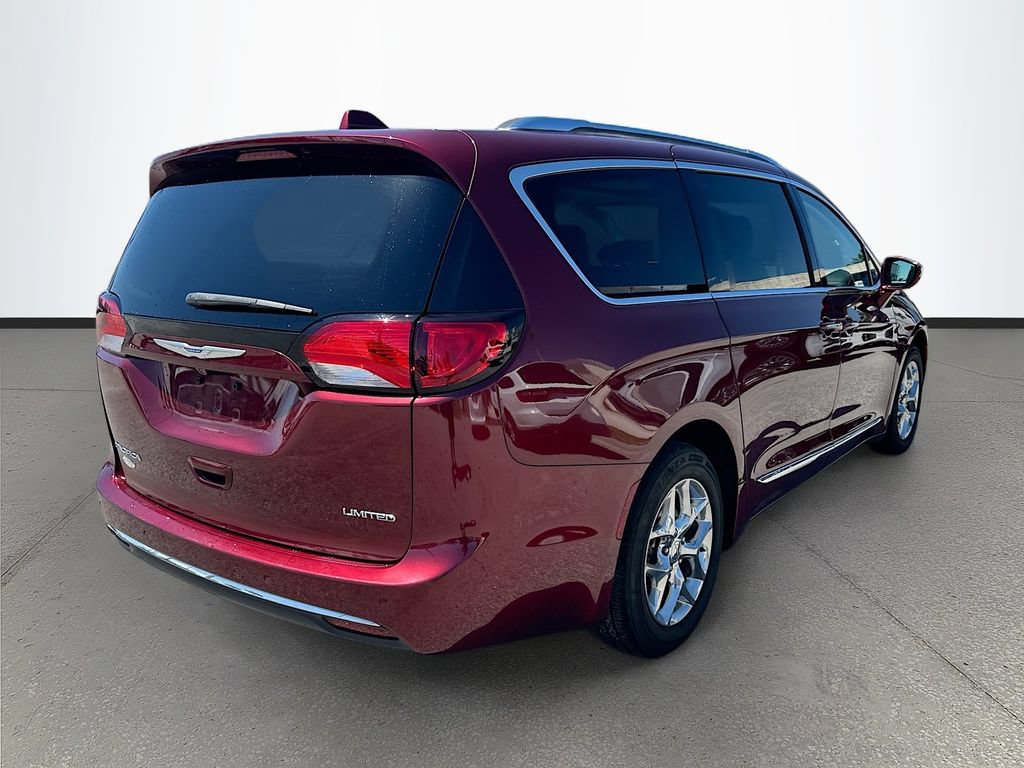 Used 2017 Chrysler Pacifica Limited w/ UConnect Theater Package FWD image 7