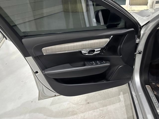 Used 2022 Volvo S90 B6 Inscription w/ Advanced Package image 11