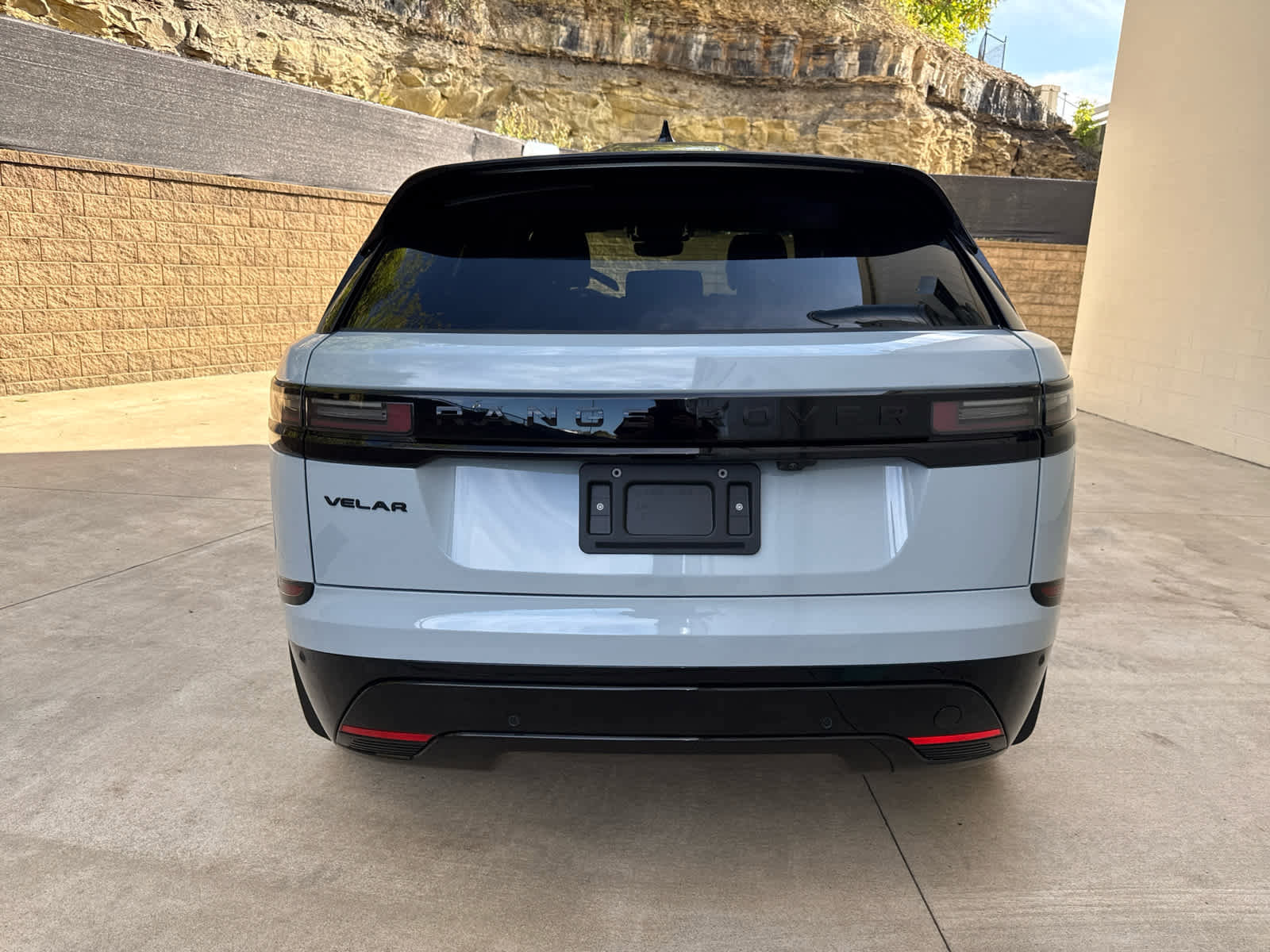 New 2026 Land Rover Range Rover Velar Dynamic SE image 4