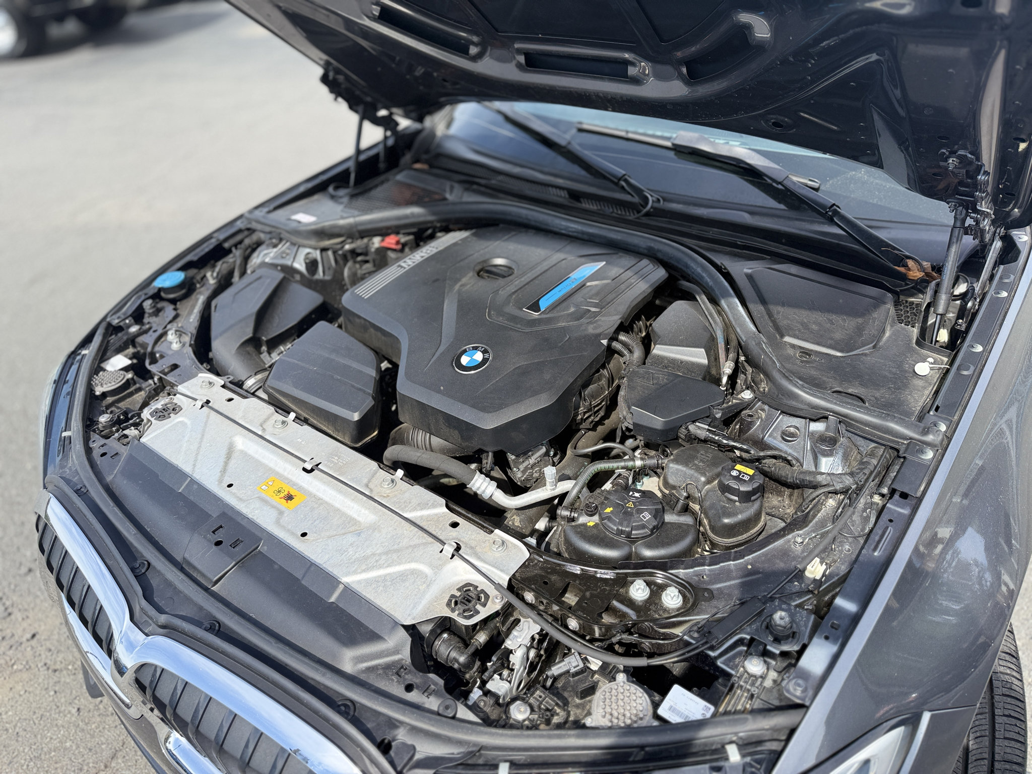 Used 2022 BMW 330e xDrive w/ Driving Assistance Package AWD/4WD image 39