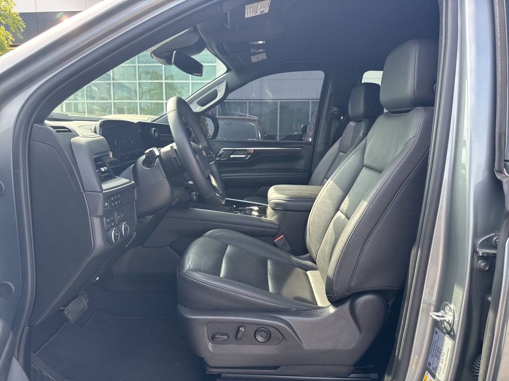 Used 2025 Chevrolet Tahoe LT AWD/4WD image 12