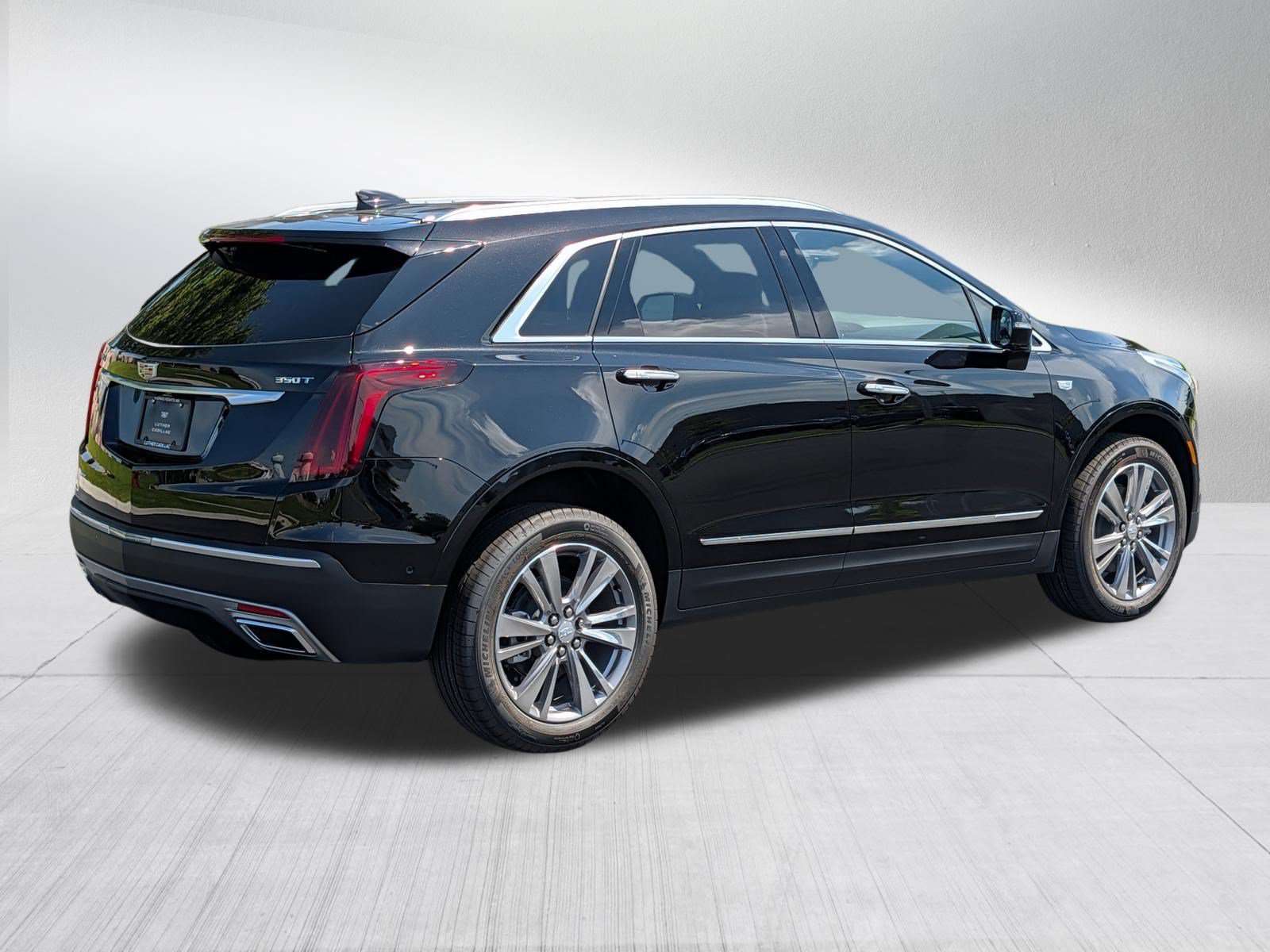 New 2026 Cadillac XT5 Premium Luxury w/ LPO, Floor Liner Package AWD/4WD image 6