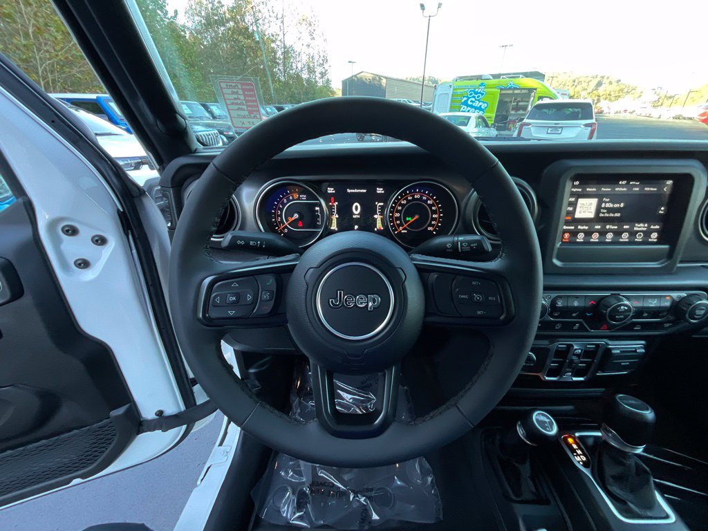 Used 2023 Jeep Gladiator Sport AWD/4WD image 10