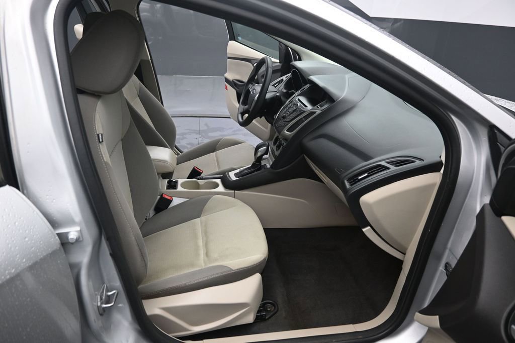 Used 2013 Ford Focus SE FWD image 26