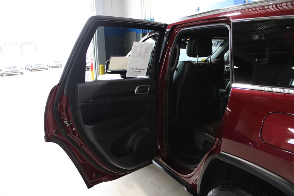 Used 2020 Jeep Grand Cherokee Limited AWD/4WD image 18