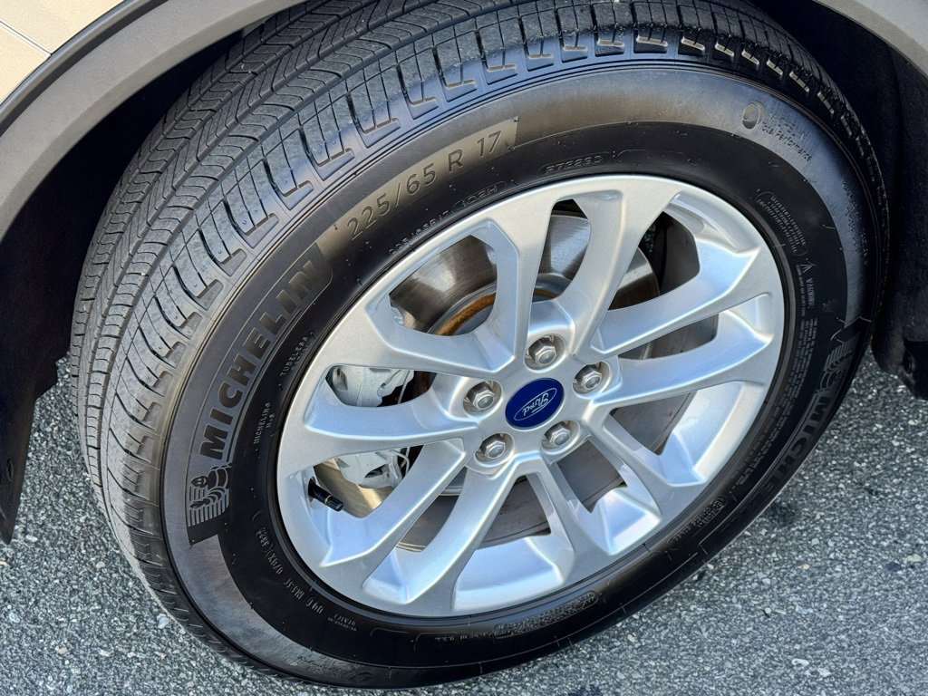 Used 2022 Ford Escape SE w/ Cold Weather Package image 19