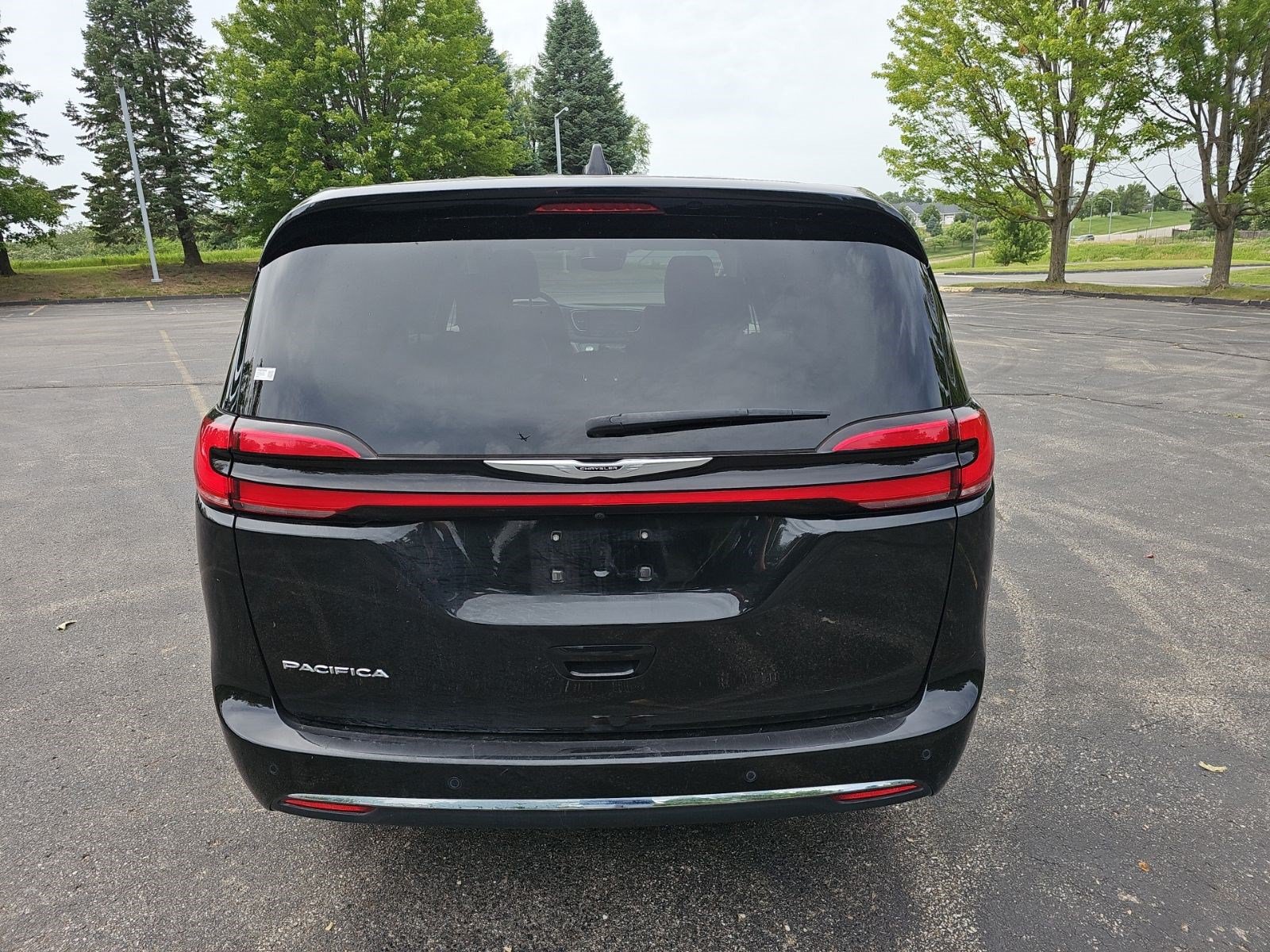 Used 2023 Chrysler Pacifica Touring-L FWD image 5