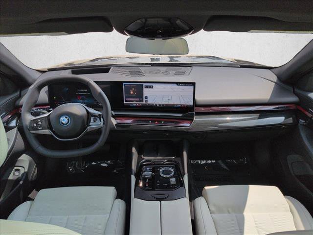 Used 2024 BMW i5 eDrive40i w/ Executive Package RWD image 19