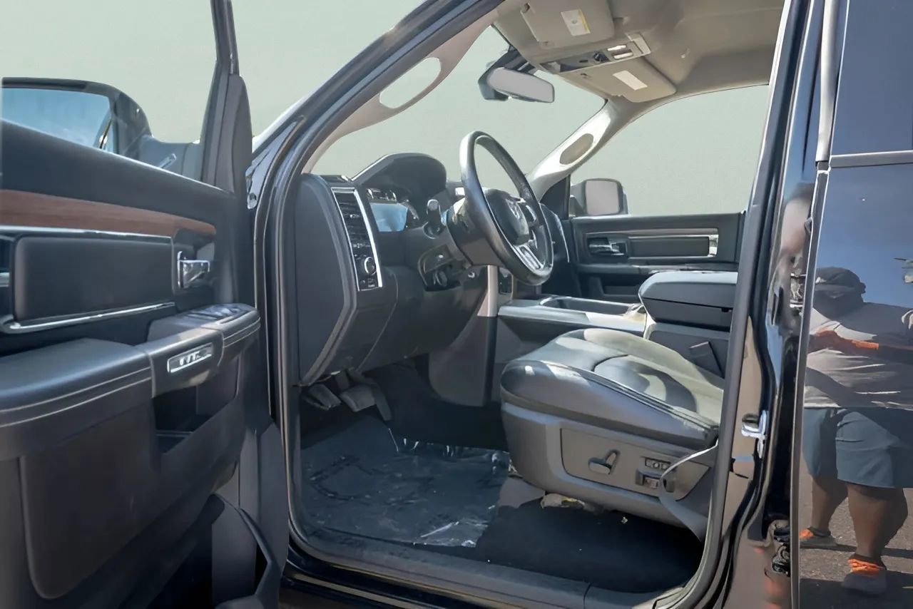 Used 2017 RAM 1500 Laramie w/ Convenience Group AWD/4WD image 16