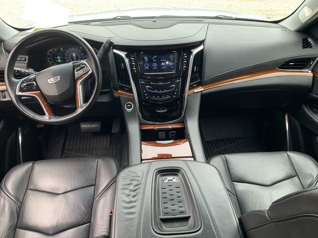 Used 2017 Cadillac Escalade Luxury AWD/4WD image 23
