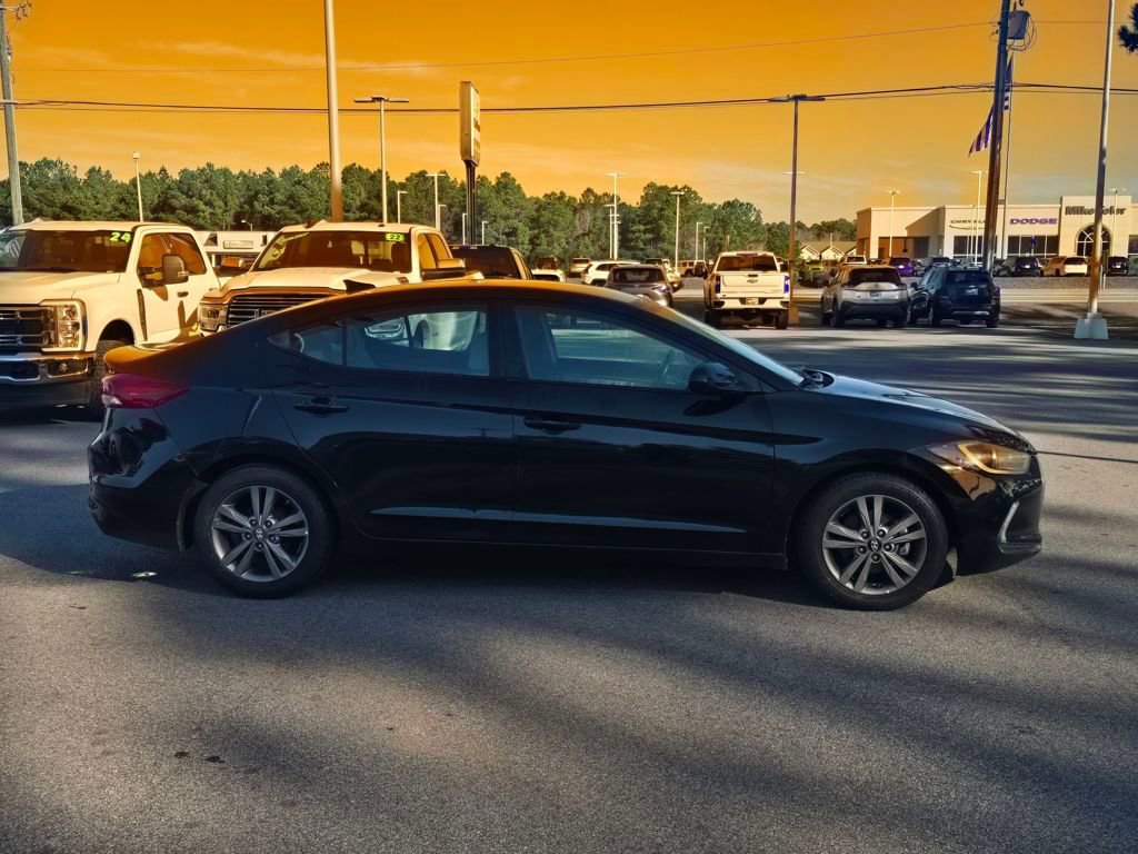 Used 2017 Hyundai Elantra SE w/ SE A/T Tech Package 03 image 2