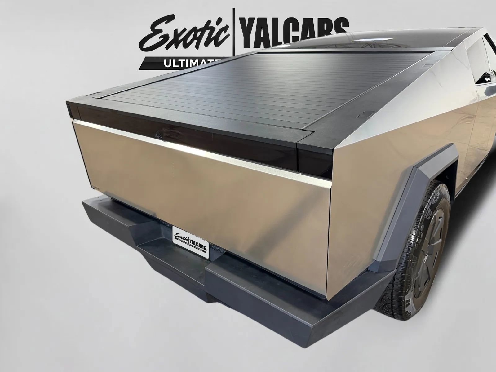 Used 2025 Tesla Cybertruck AWD Crew Cab image 10