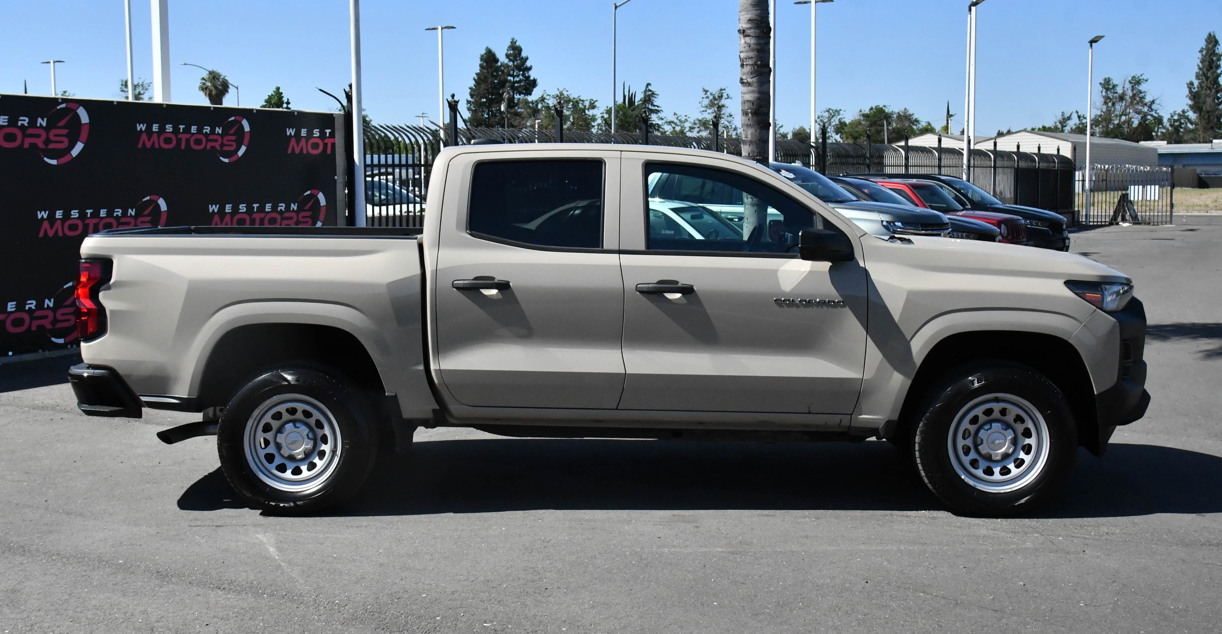 Used 2023 Chevrolet Colorado W/T RWD image 9
