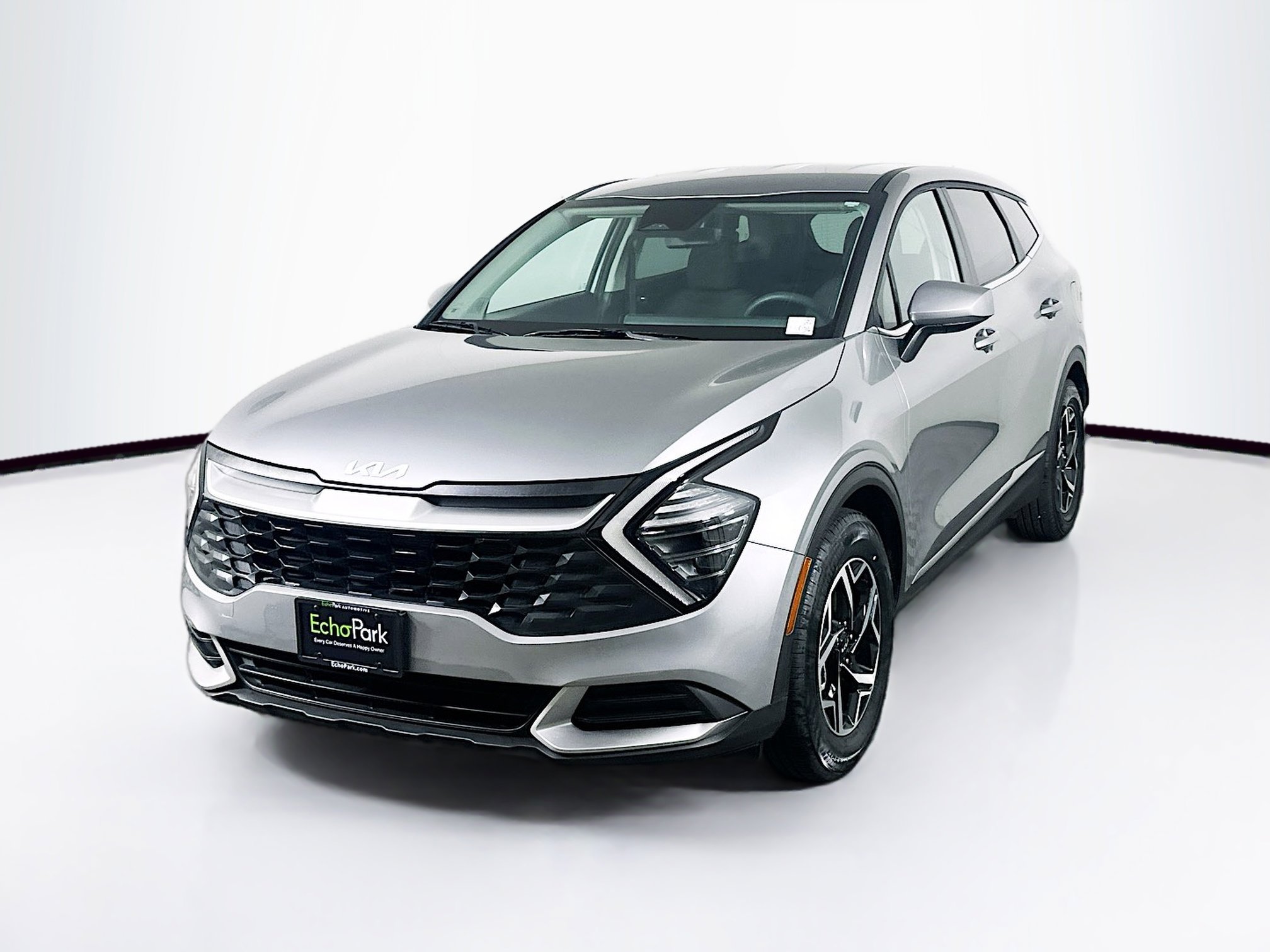 Used 2025 Kia Sportage LX image 3