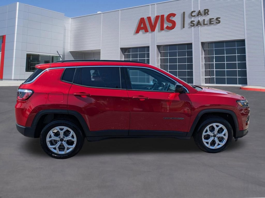 Used 2025 Jeep Compass Latitude image 5
