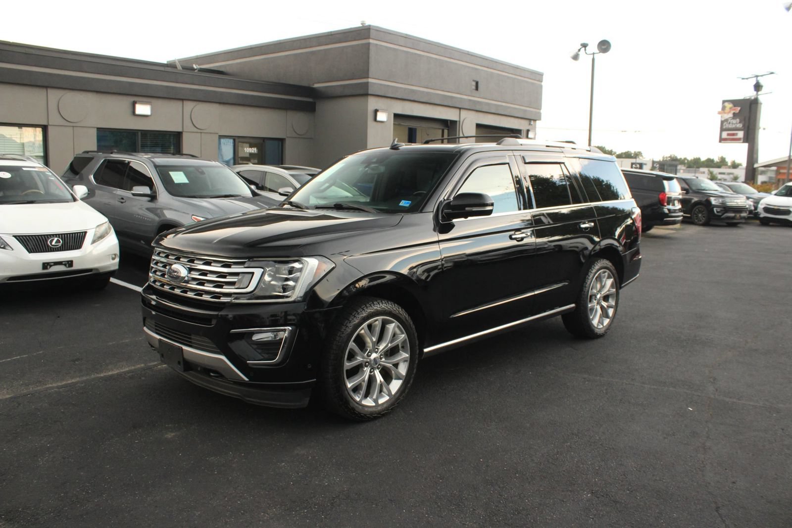 Used 2018 Ford Expedition Limited w/ Equipment Group 302A AWD/4WD image 1