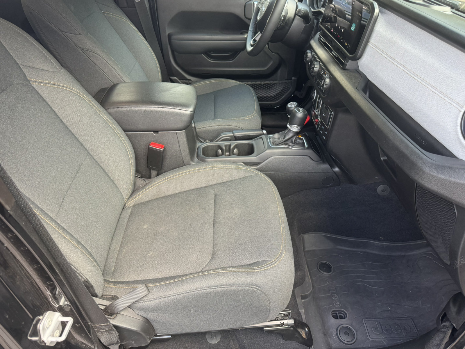 Used 2025 Jeep Wrangler Willys AWD/4WD image 14