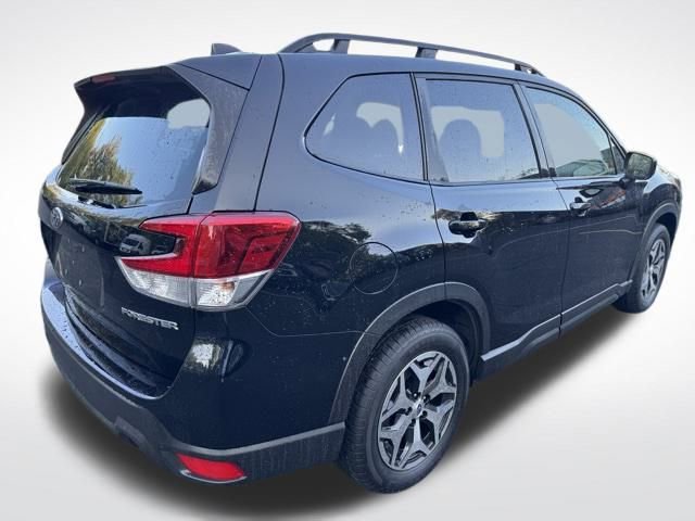 Used 2023 Subaru Forester Premium image 4